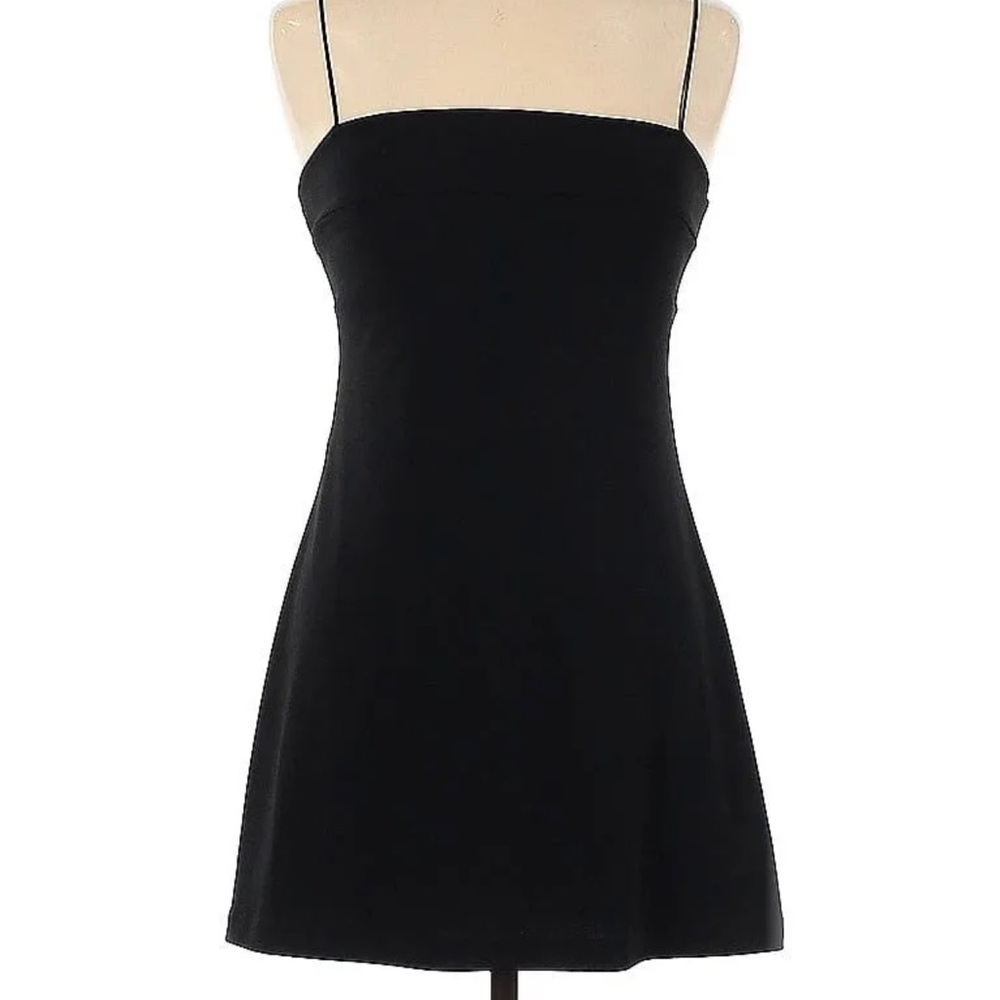 Silence and Noise Cocktail Dress - Mini
Square Sleeveless: Black Solid Dress